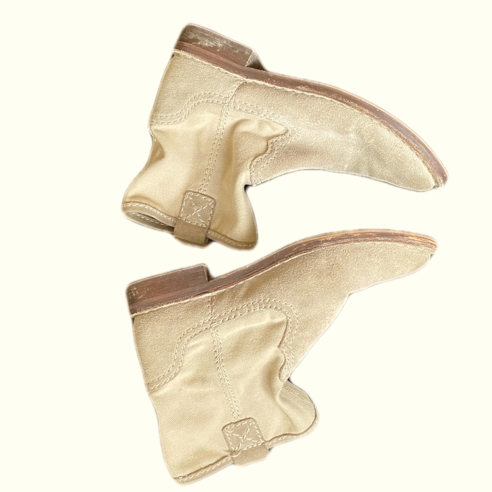 CLARKS SIZE 7.5 BOOT